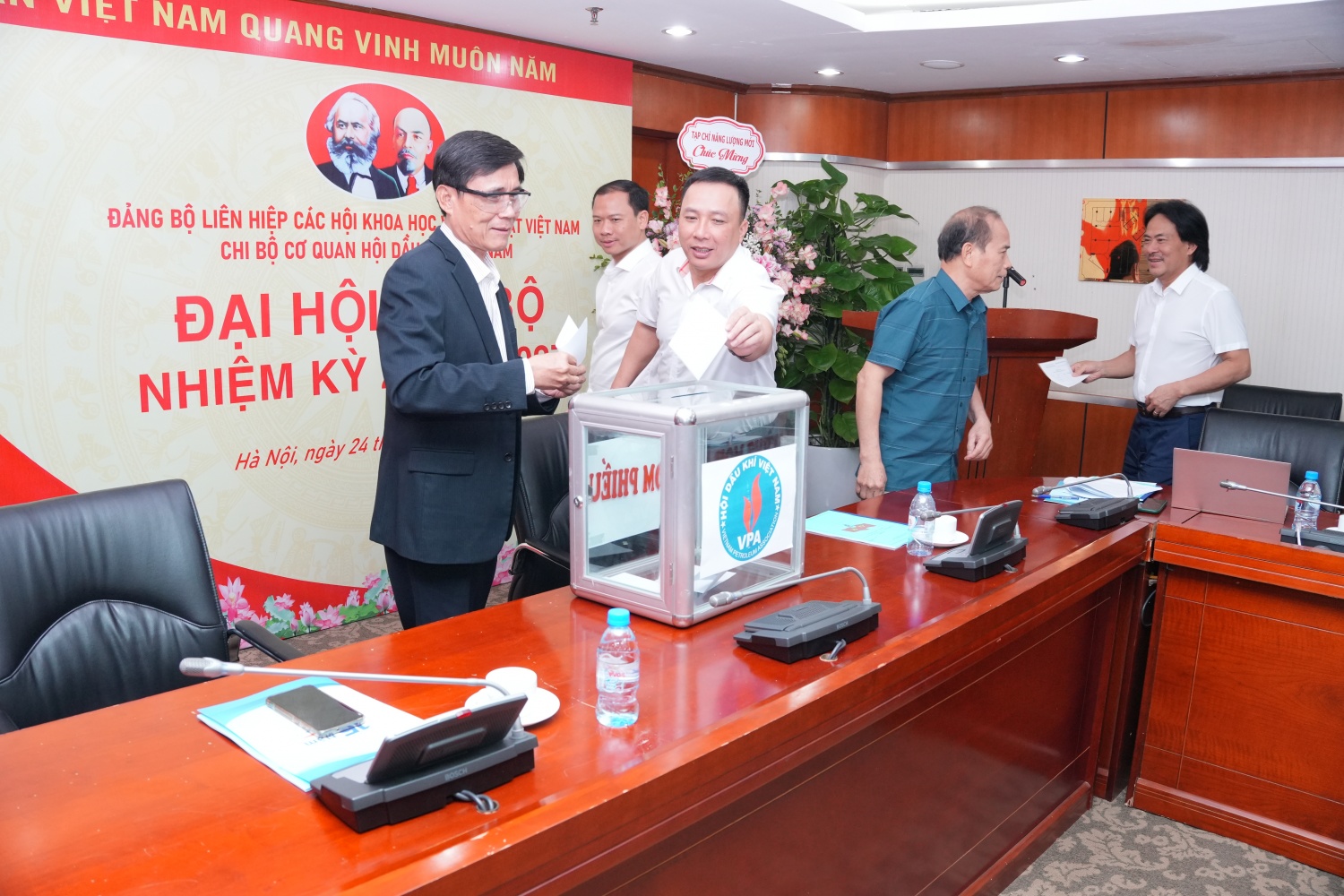 Đẩy mạnh công tác tư vấn, phản biện chính sách trong phát triển ngành năng lượng và dầu khí