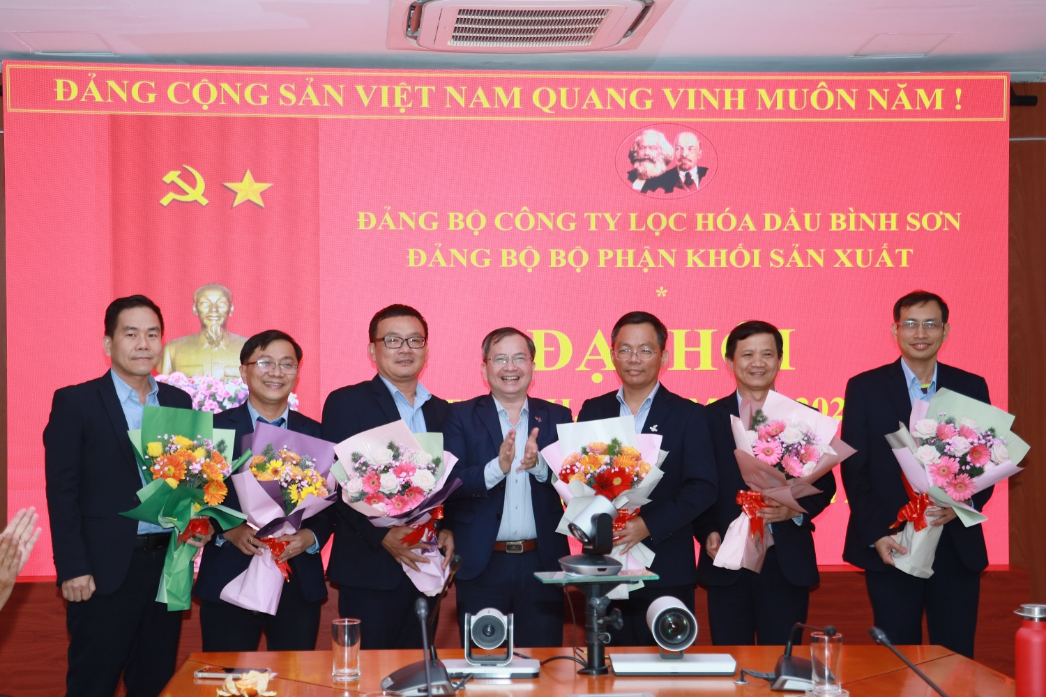 Cấp uỷ Đảng bộ Khối Sản xuất ra mắt Đại hội.