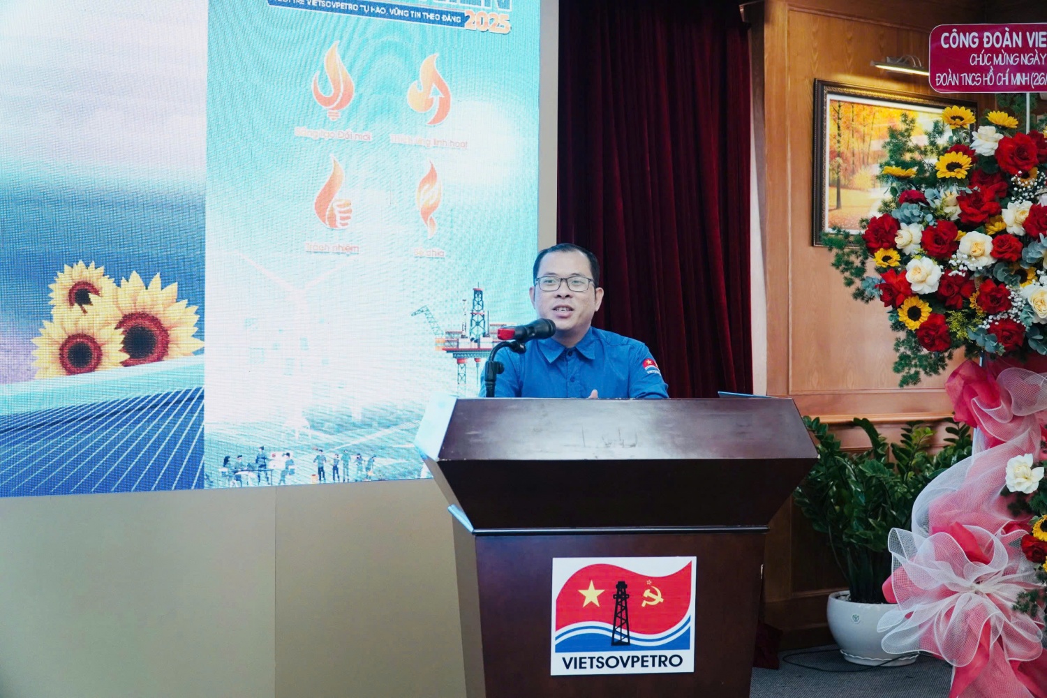 Đoàn Thanh niên Vietsovpetro: Nâng cao vai trò của tổ chức Đoàn trong công tác xây dựng Đảng