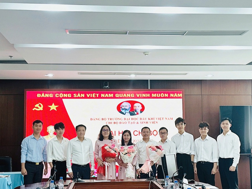 Đại hội Chi bộ Đào tạo và Sinh viên PVU: Đẩy mạnh công tác nghiên cứu khoa học, đổi mới sáng tạo trong sinh viên