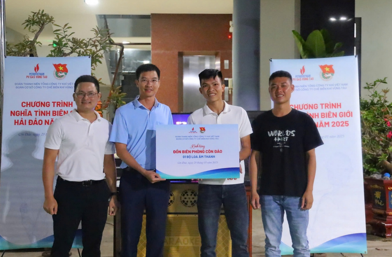 Ủng hộ hoạt động của tuổi trẻ Đồn biên phòng Côn Đảo