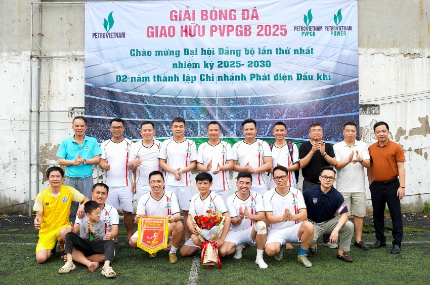 Sôi nổi Giải giao hữu bóng đá chào mừng kỷ niệm 2 năm thành lập và Đại hội Đảng bộ PVPGB