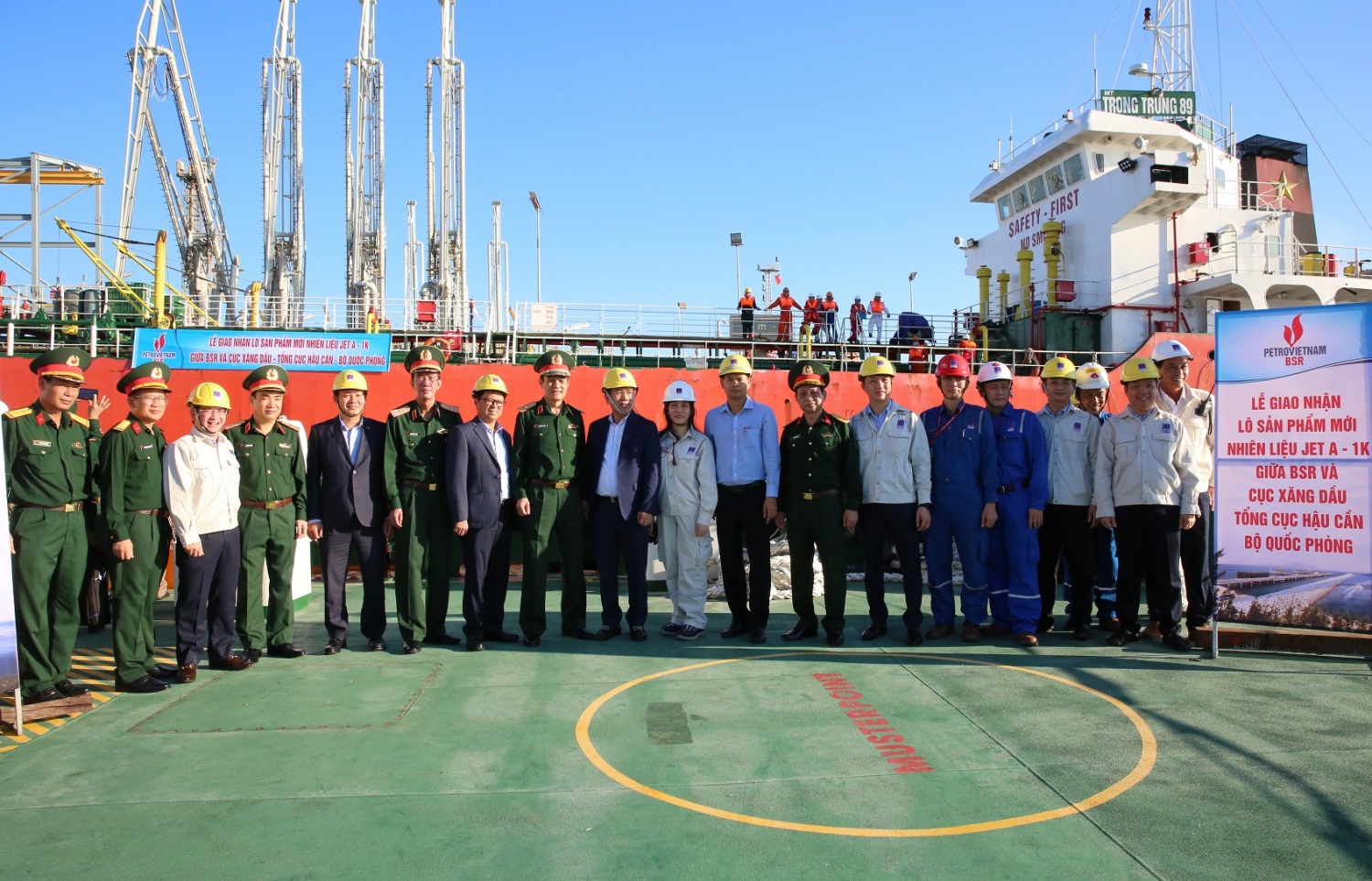 BSR bàn giao lô nhiên liệu đặc chủng đầu tiên cho Bộ Quốc phòng.