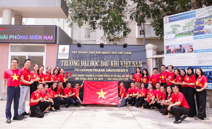 PVU chào mừng 50 năm Giải phóng miền Nam, thống nhất đất nước