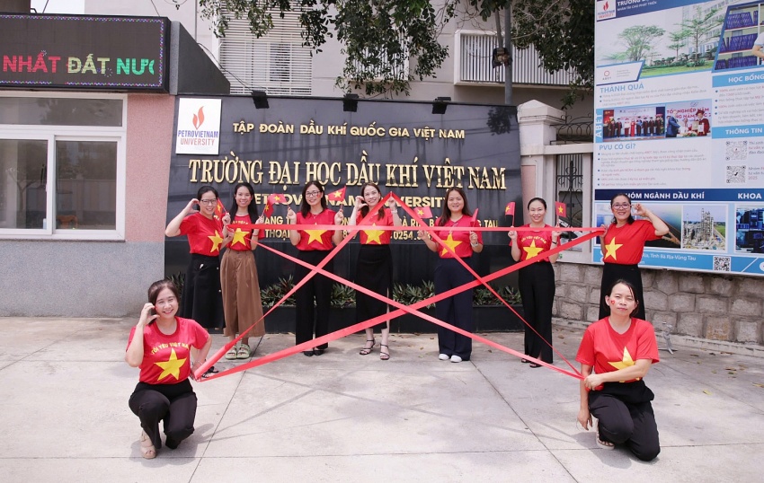 PVU chào mừng 50 năm Giải phóng miền Nam, thống nhất đất nước