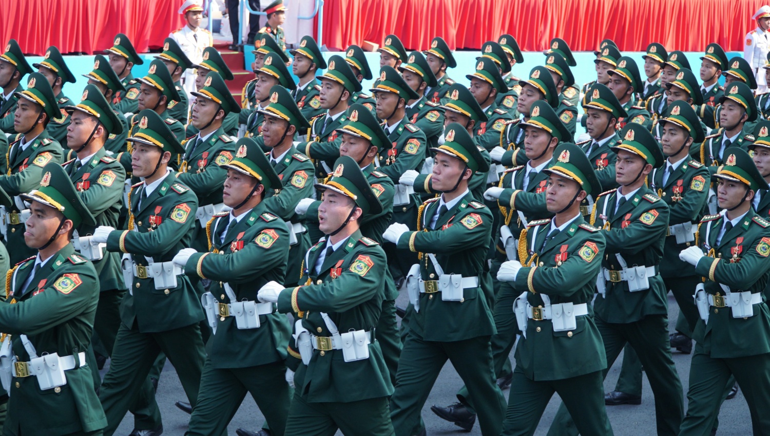 Lễ diễu binh, diễu hành kỷ niệm 50 năm thống nhất đất nước diễn ra trọng thể
