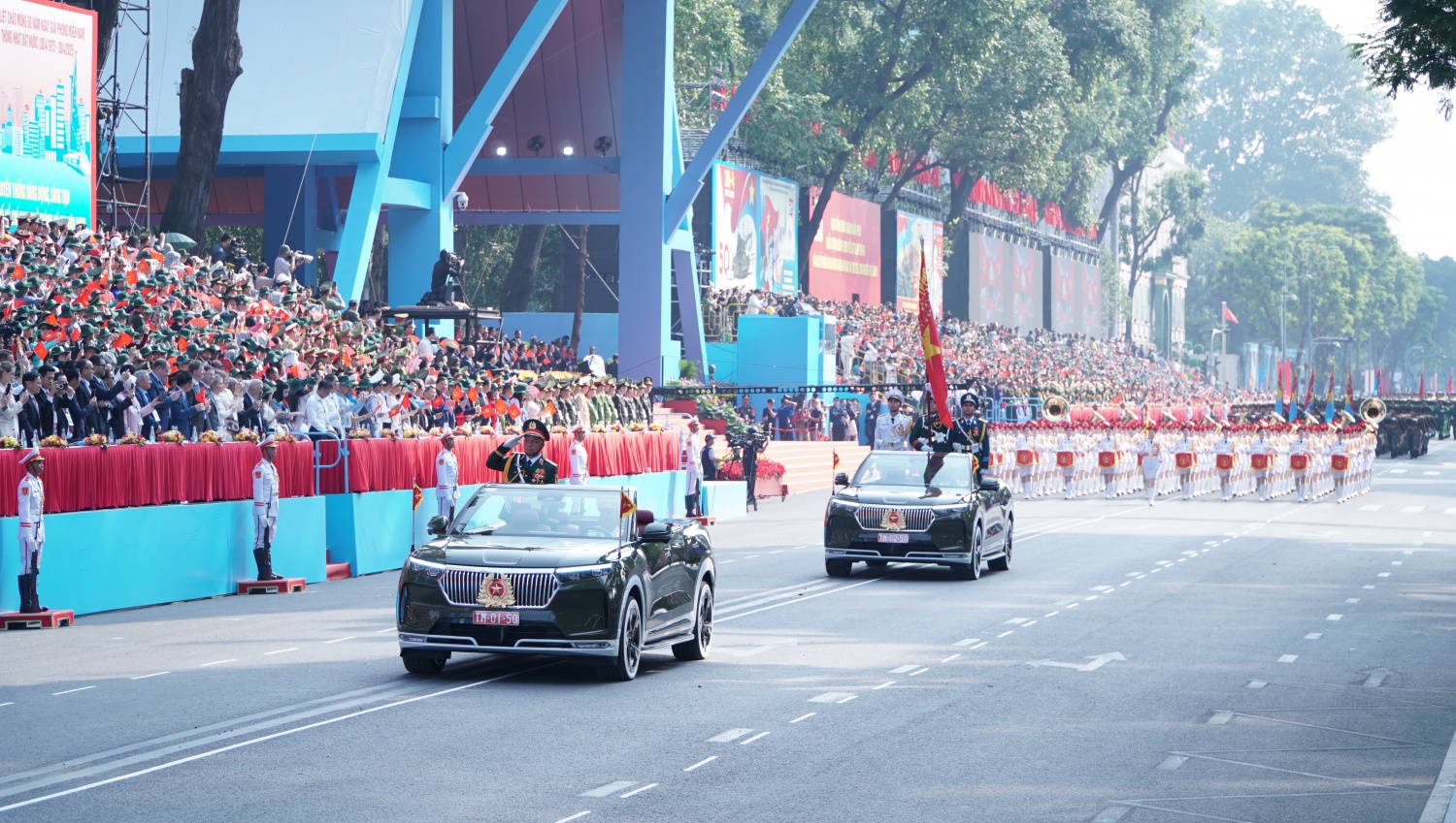 Lễ diễu binh, diễu hành kỷ niệm 50 năm thống nhất đất nước diễn ra trọng thể Lễ diễu binh, diễu hành kỷ niệm 50 năm thống nhất đất nước diễn ra trọng thể