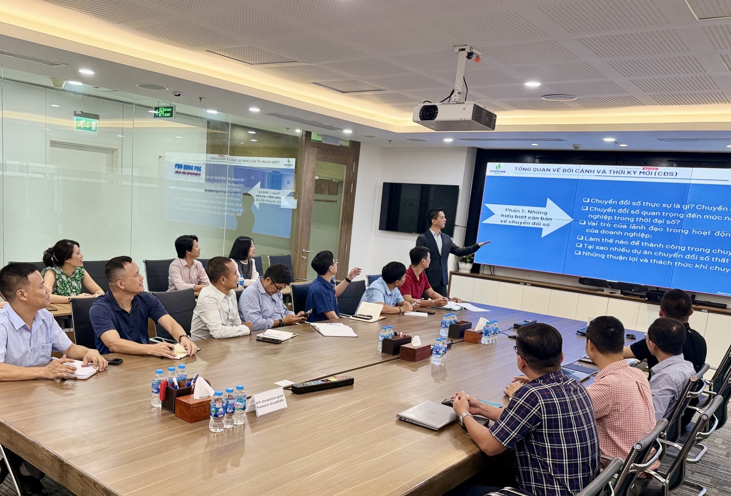 PQPOC hưởng ứng phong trào “Bình dân học vụ số”: Mỗi người lao động là một hạt nhân chuyển đổi số PQPOC hưởng ứng phong trào “Bình dân học vụ số”: Mỗi người lao động là một hạt nhân chuyển đổi số