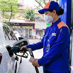 Đề xuất giảm thuế VAT đối với xăng dầu đến hết năm 2026