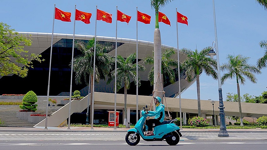 Tài xế Xanh SM Bike trúng ô tô VinFast VF 3: “Cứ làm việc có tâm, điều tuyệt vời sẽ tới”