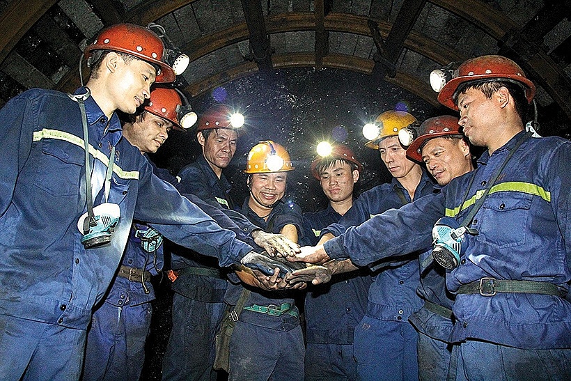 Nguồn sáng dẫn đường cho người thợ mỏ