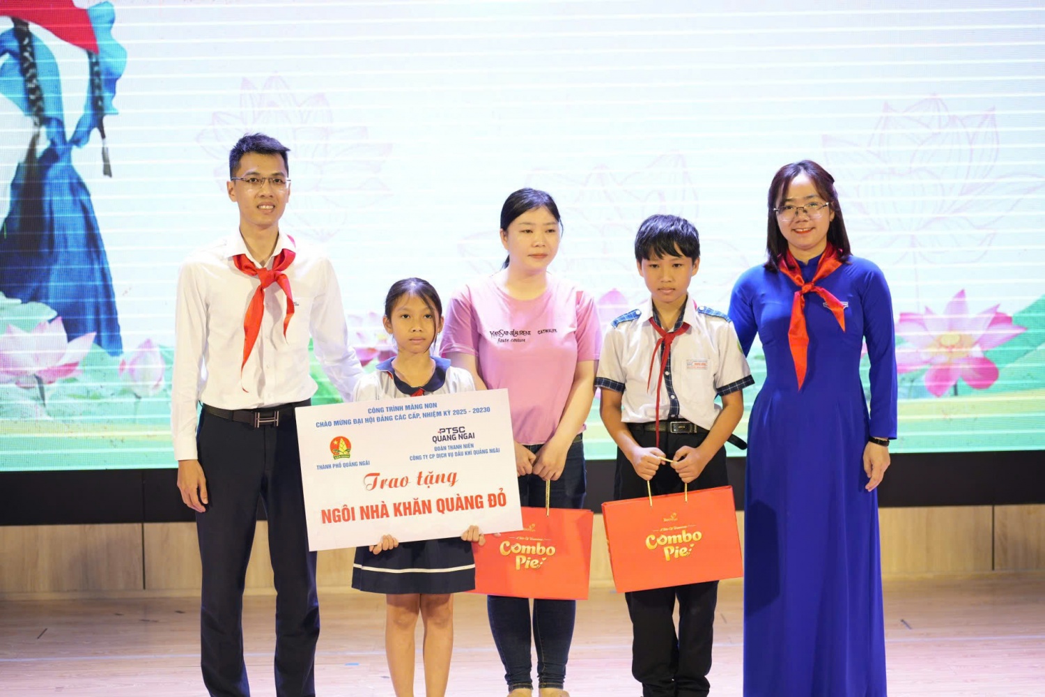 PTSC Quảng Ngãi bàn giao “Ngôi nhà khăn quàng đỏ” tại xã Nghĩa Dõng