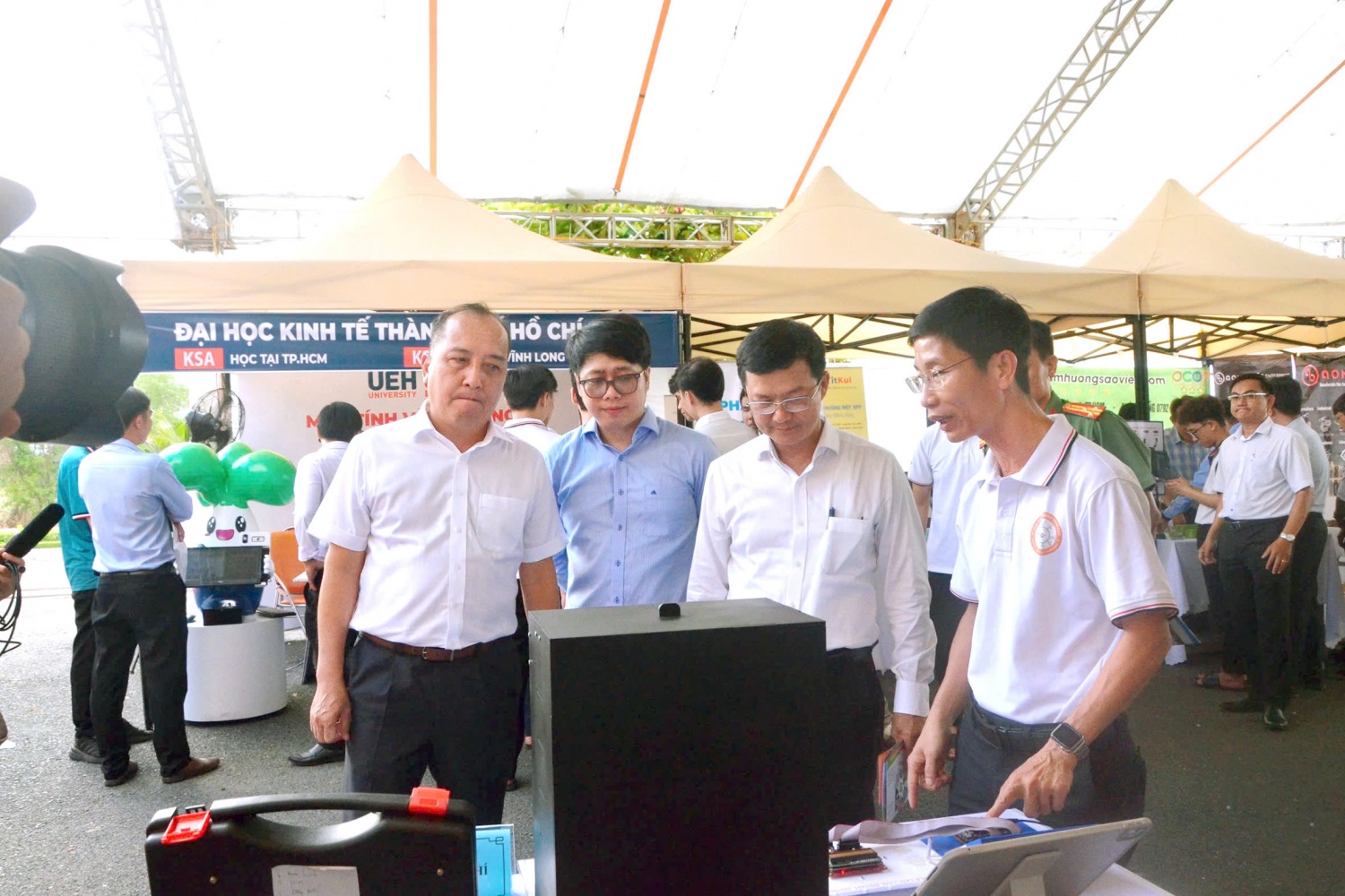 PVU - Khơi nguồn sáng tạo với AI trong kỷ nguyên số