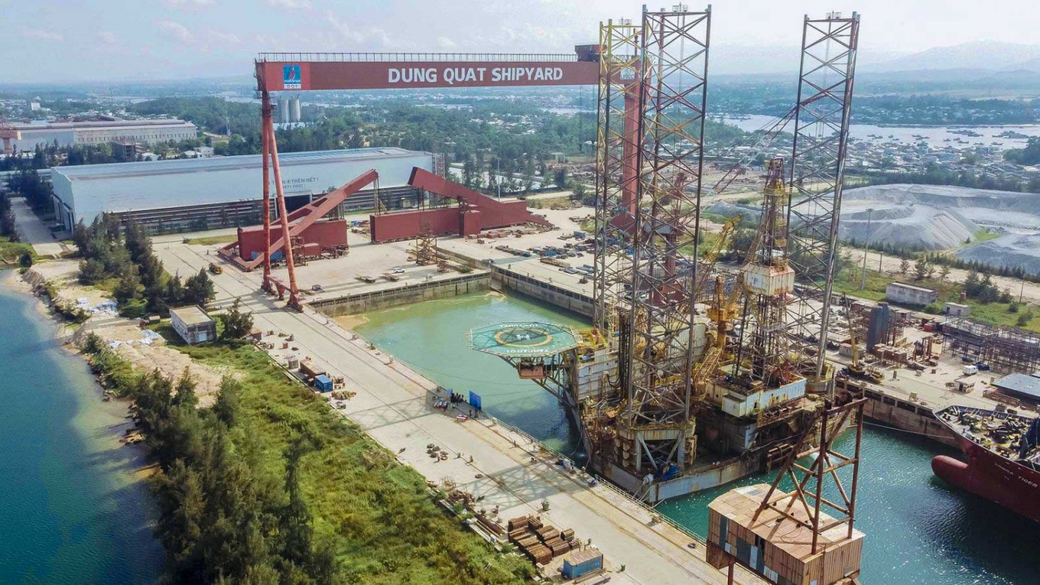 Một trong những dự án tương tự cũng đã được PVSM thực hiện thành công và vượt tiến độ thời gian là giàn khoan Tam Đảo 01. Giàn được DQS lai dắt vào dock để sửa chữa vào ngày 23/4/2023 và hoàn thành sau 65 ngày, sớm hơn dự kiến 5 ngày. Một trong những dự án tương tự cũng đã được PVSM thực hiện thành công và vượt tiến độ thời gian là giàn khoan Tam Đảo 01. Giàn được DQS lai dắt vào dock để sửa chữa vào ngày 23/4/2023 và hoàn thành sau 65 ngày, sớm hơn dự kiến 5 ngày.