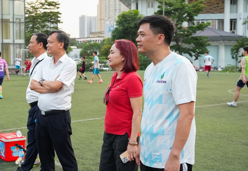 Sôi động Giải giao hữu bóng đá chào mừng thành công Đại hội Đảng bộ BMQL&ĐH Petrovietnam lần thứ IV