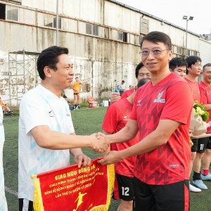 Sôi động Giải giao hữu bóng đá chào mừng thành công Đại hội Đảng bộ BMQL&ĐH Petrovietnam lần thứ IV