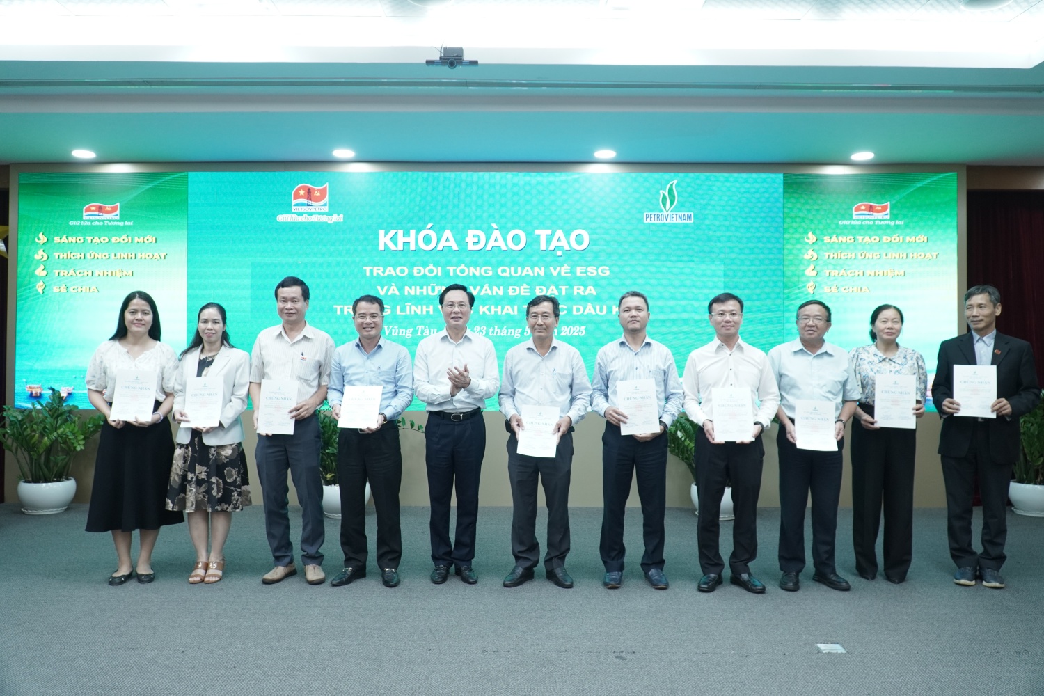 Vietsovpetro tổ chức khóa đào tạo về ESG trong lĩnh vực khai thác dầu khí