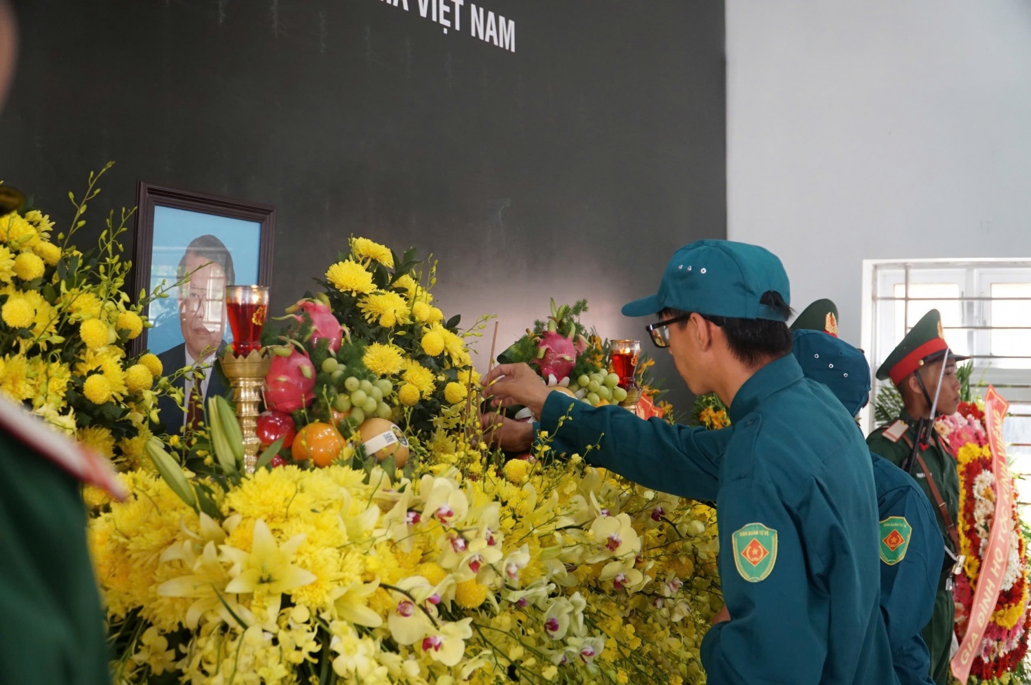 Nhân dân bày tỏ lòng tiếc thương với người con ưu tú của tỉnh Quảng Ngãi