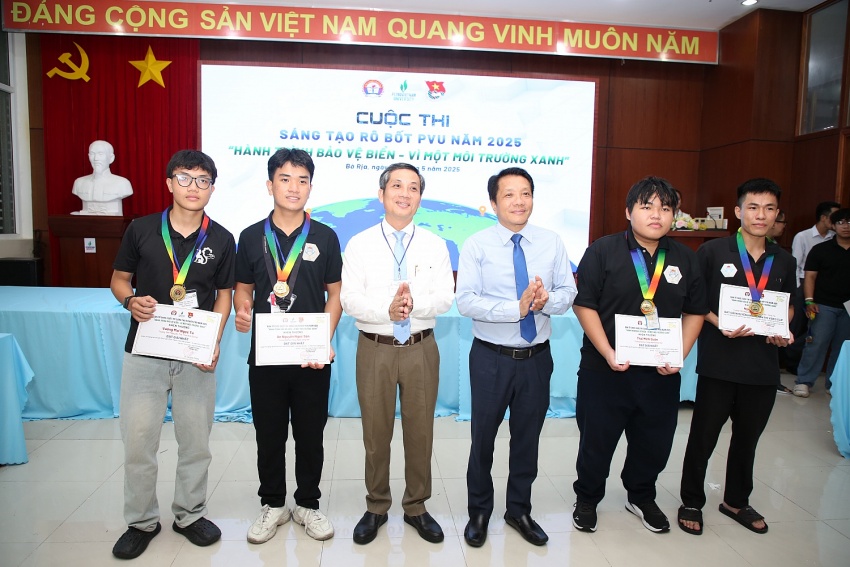 Rô bốt PVU 2025: Hành trình bảo vệ biển – Vì một môi trường xanh Sáng tạo Rô bốt PVU 2025: Hành trình bảo vệ biển - Vì một môi trường xanh