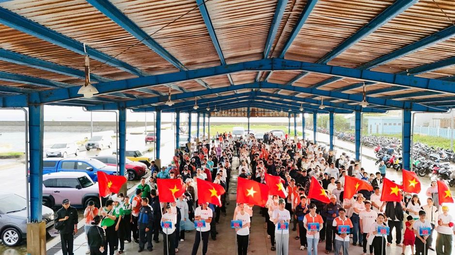 Gần 10.000 nhân viên Vingroup và tình nguyện viên làm sạch biển tại 28 tỉnh, thành