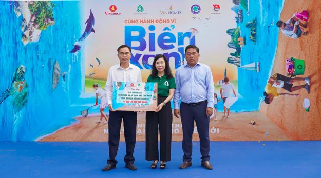 Gần 10.000 nhân viên Vingroup và tình nguyện viên làm sạch biển tại 28 tỉnh, thành