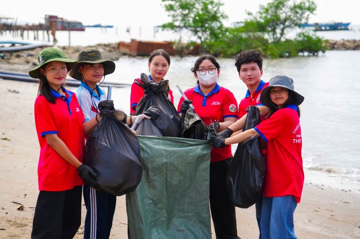 Gần 10.000 nhân viên Vingroup và tình nguyện viên làm sạch biển tại 28 tỉnh, thành