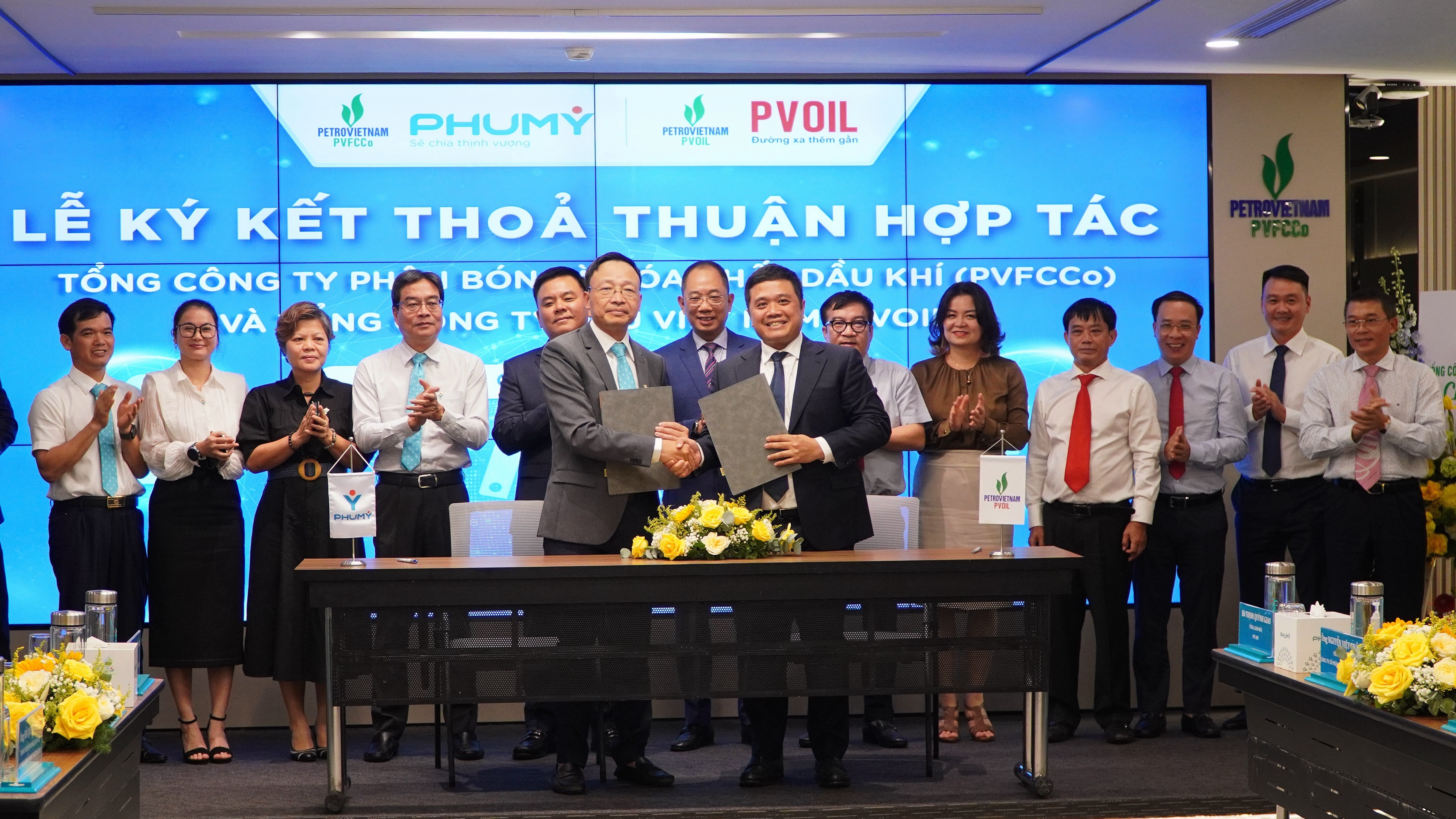 PVFCCo - Phú Mỹ và PVOIL ký kết thỏa thuận hợp tác trong lĩnh vực dịch vụ, thương mại và hóa chất