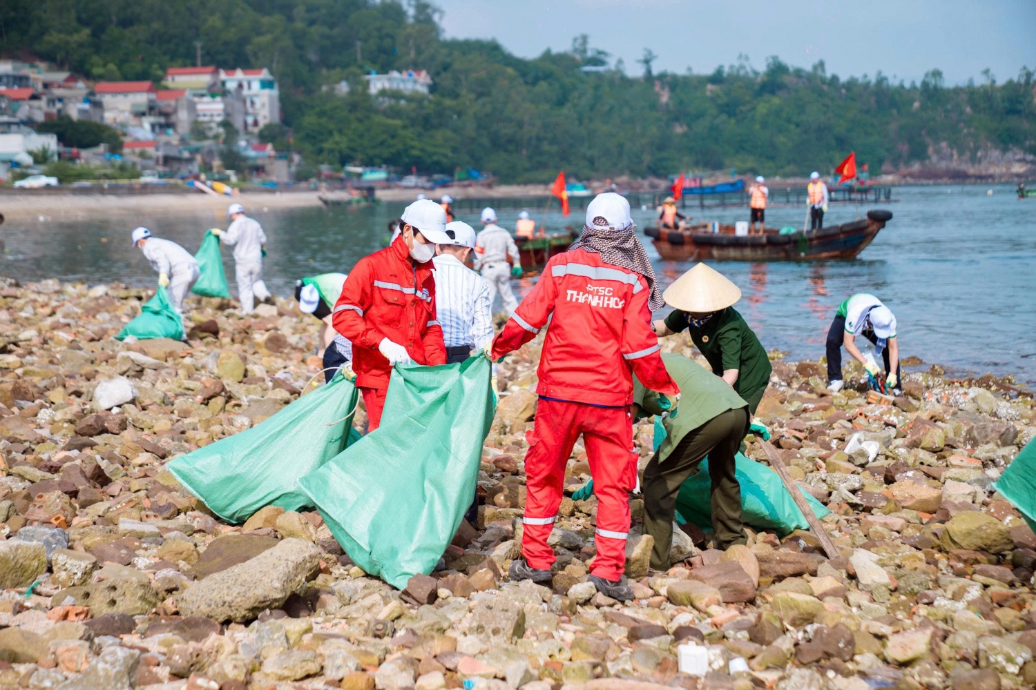 PTSC Thanh Hóa tham gia Chiến dịch Làm sạch biển 2025 - Hưởng ứng sáng kiến “Nghi Sơn Xanh”