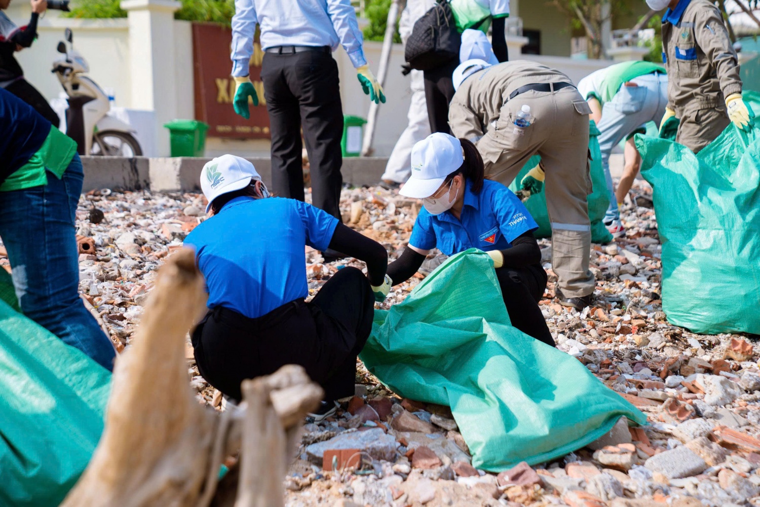 PTSC Thanh Hóa tham gia Chiến dịch Làm sạch biển 2025 - Hưởng ứng sáng kiến “Nghi Sơn Xanh”