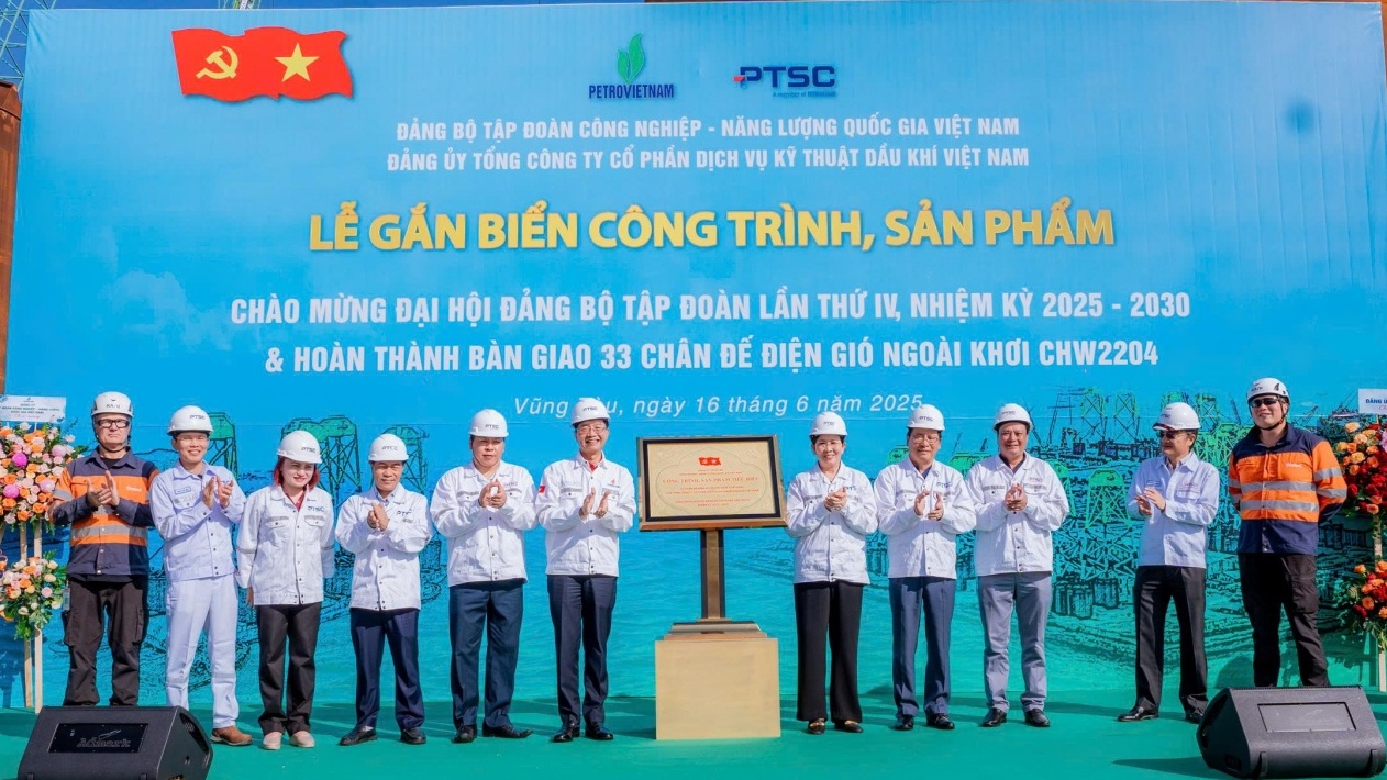 Petrovietnam/PTSC hoàn thành, bàn giao 33 chân đế điện gió: Nâng tầm vị thế Việt Nam trên bản đồ năng lượng tái tạo toàn cầu