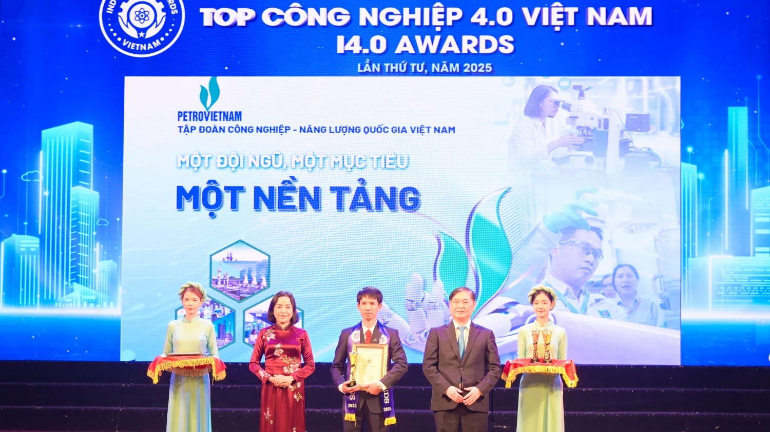 Petrovietnam được vinh danh Top 10 Doanh nghiệp Công nghiệp 4.0 Việt Nam năm 2025