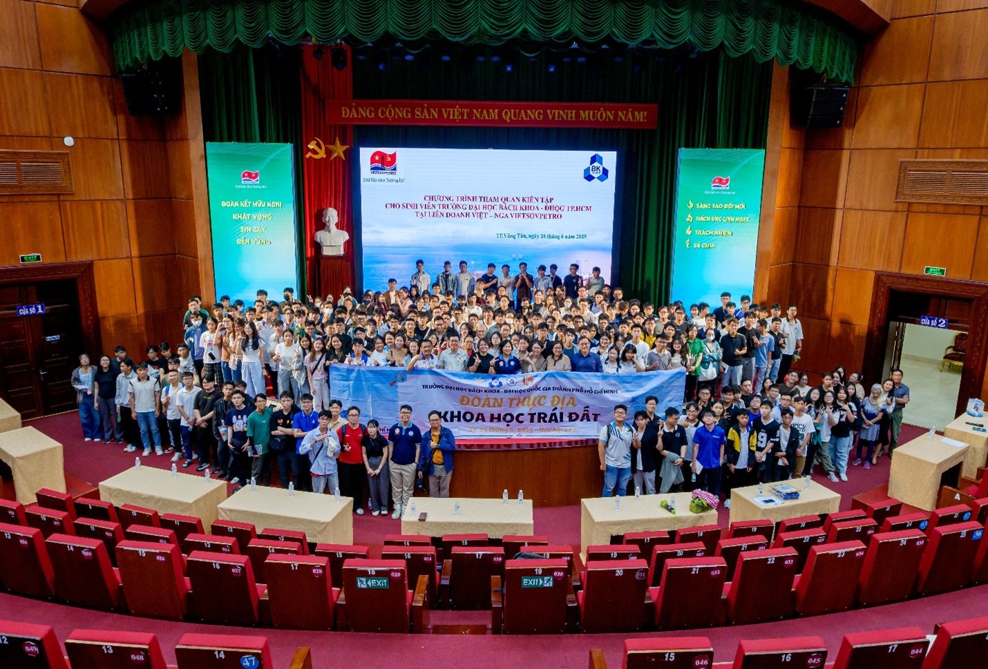 Đoàn sinh viên Trường Đại học Bách khoa - Đại học Quốc gia TP HCM tham quan thực tế tại Vietsovpetro