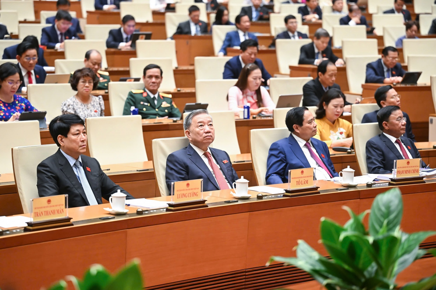 Quyết định nhiều nội dung quan trọng về tổ chức bộ máy, pháp luật và phát triển kinh tế - xã hội