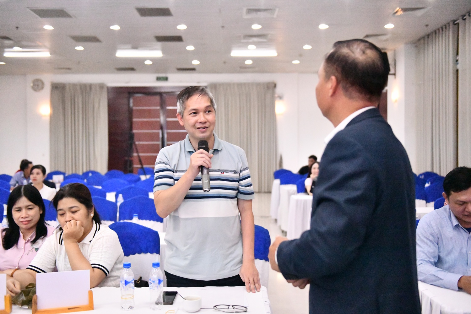 Người lao động BSR tích cực tham gia các phần thảo luận, chia sẻ quan điểm về hạnh phúc gia đình và kết nối thế hệ.