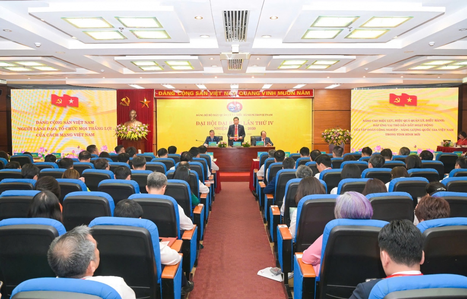 Xây dựng chuẩn mực đạo đức công vụ: Hành trình kiến tạo đội ngũ Petrovietnam thời đại mới Xây dựng chuẩn mực đạo đức công vụ: Hành trình kiến tạo đội ngũ Petrovietnam thời đại mới
