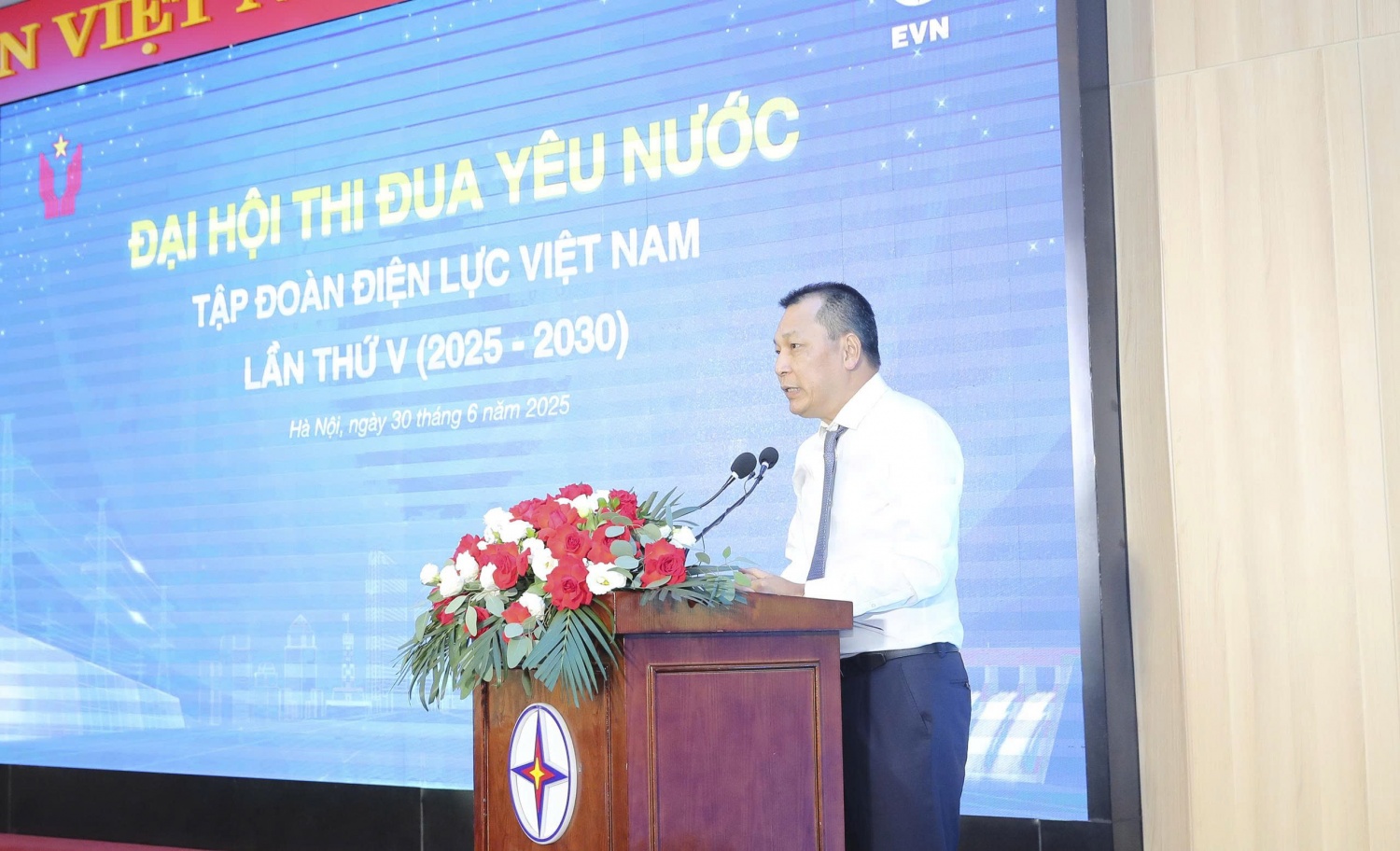 Đại hội Thi đua Yêu nước EVN lần thứ V: Nơi bản lĩnh người thợ điện tỏa sáng