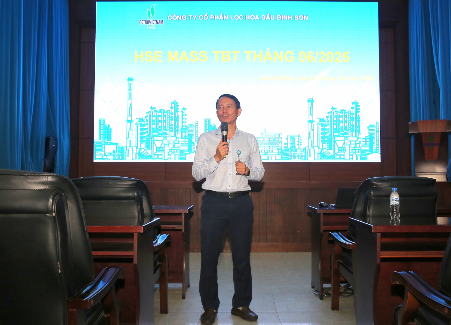 Ông Nguyễn Quang Hưng – Trưởng ban An toàn – Môi trường – PCCC BSR phát biểu tại buổi nói chuyện