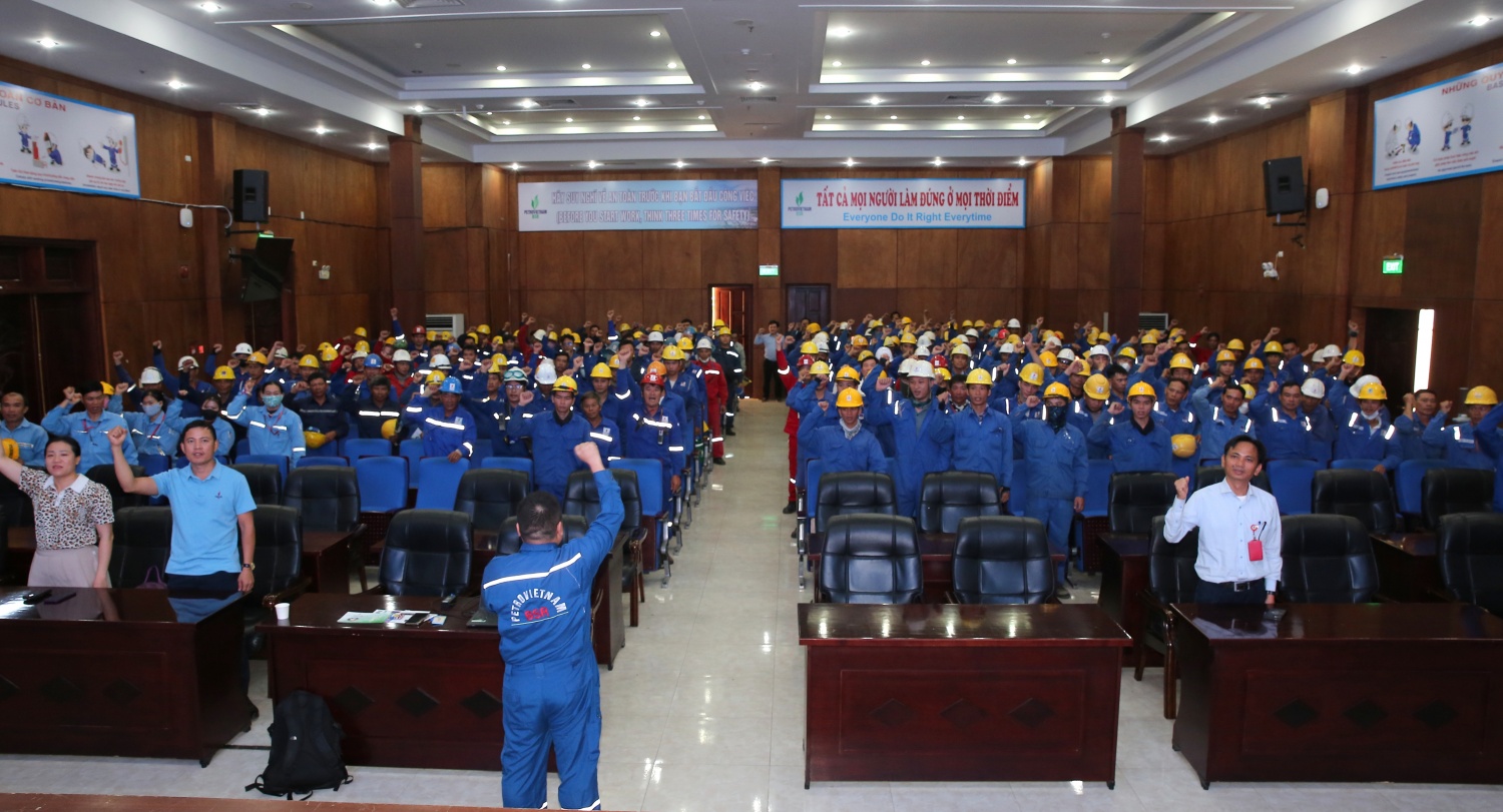 Nhân sự nhà thầu và BSR thể hiện quyết tâm làm việc an toàn