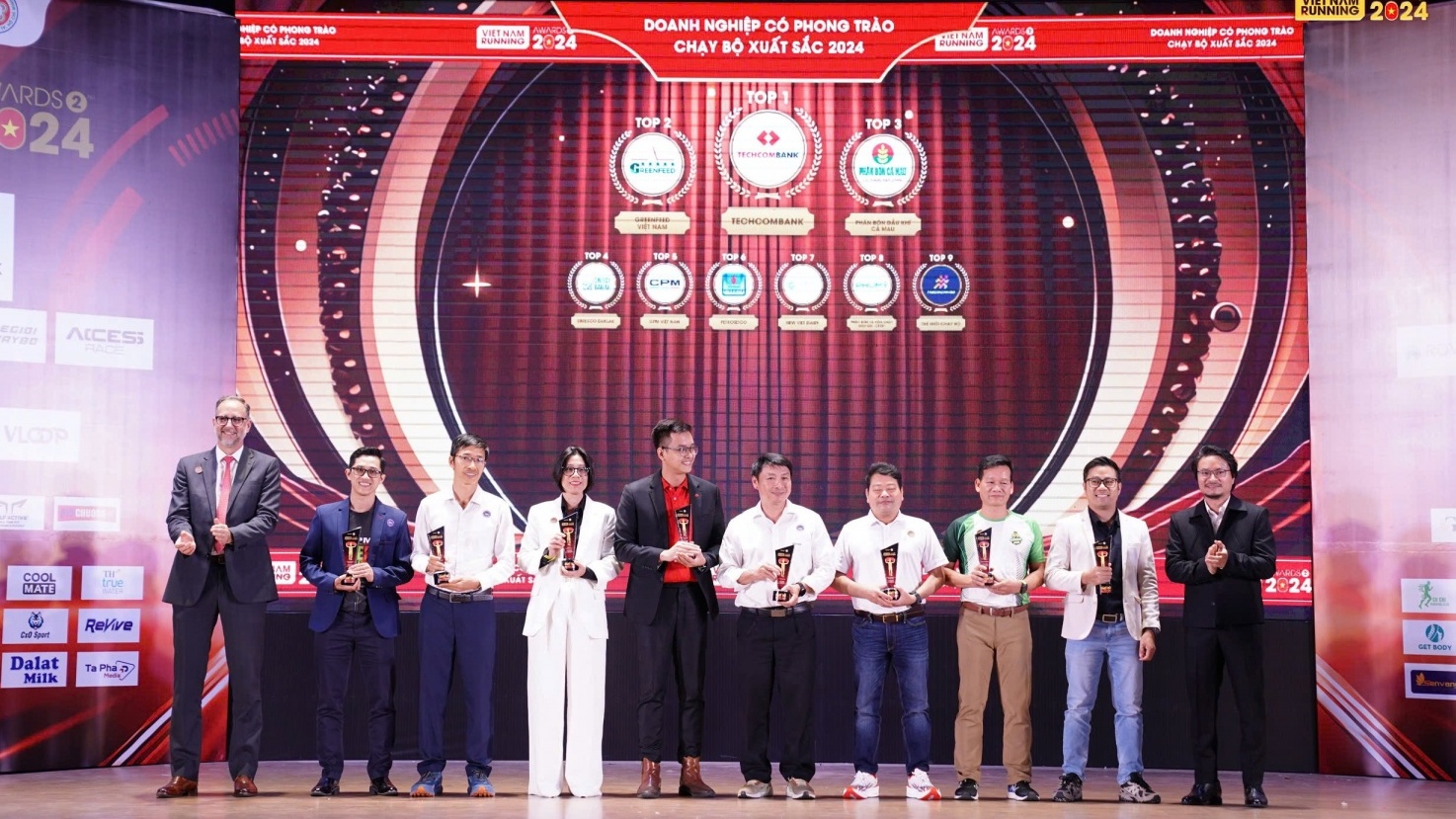 PVCFC lọt Top 3 doanh nghiệp có phong trào chạy bộ xuất sắc nhất năm 2024 tại Vietnam Running Awards