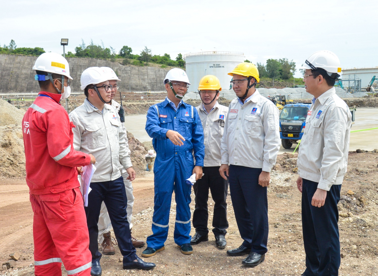 Ban lãnh đạo BSR kiểm tra tiến độ thi công Dự án xây dựng bể chứa dầu thô tại NMLD Dung Quất