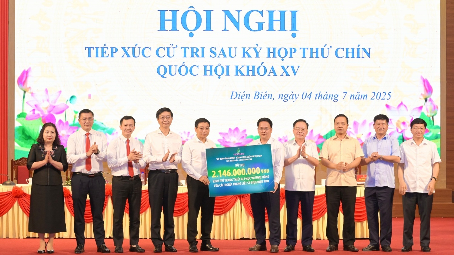Petrovietnam/Vietsovpetro trao kinh phí hỗ trợ tỉnh Điện Biên tu bổ nghĩa trang liệt sĩ