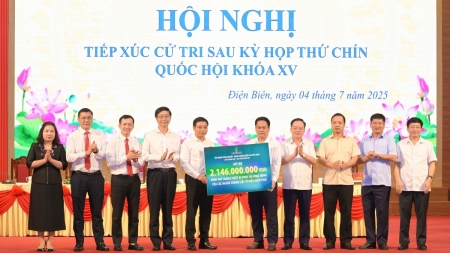 Petrovietnam/Vietsovpetro trao kinh phí hỗ trợ tỉnh Điện Biên tu bổ nghĩa trang liệt sĩ