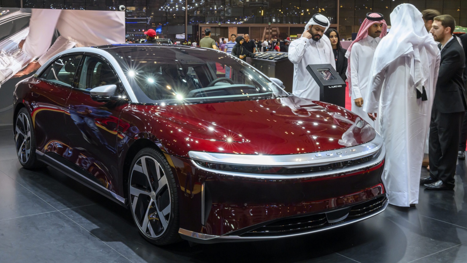 “Vua dầu mỏ” và hành trình bắt nhịp làn sóng xe điện