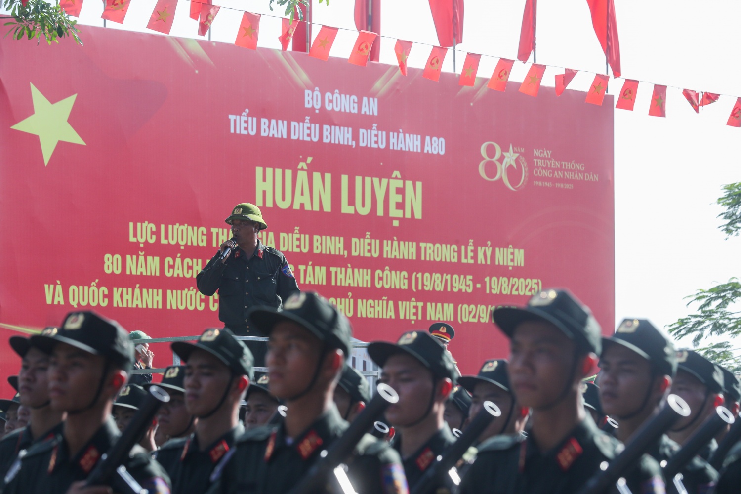 Lực lượng Công an hợp luyện chuẩn bị cho lễ diễu binh mừng Quốc khánh 2/9 Lực lượng Công an hợp luyện chuẩn bị cho lễ diễu binh mừng Quốc khánh 2/9