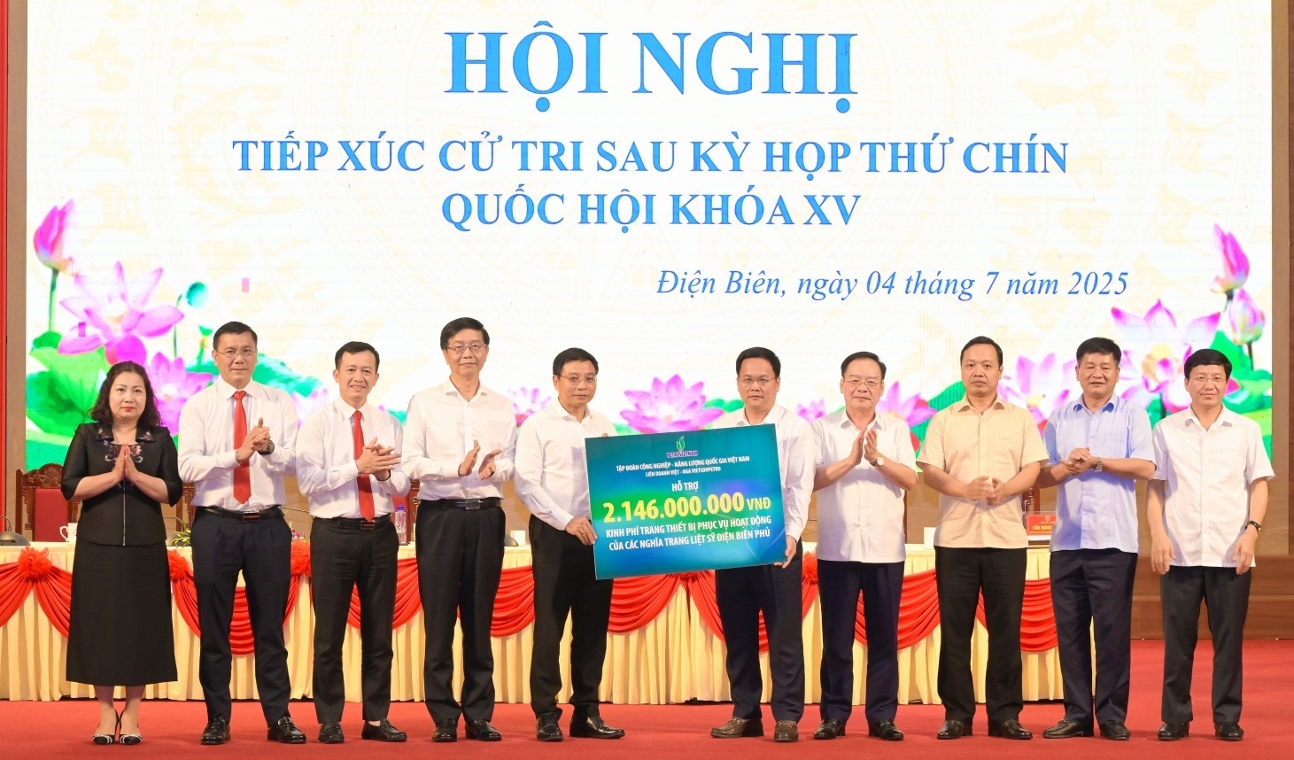[VIDEO] Petrovietnam/Vietsovpetro trao kinh phí hỗ trợ tỉnh Điện Biên tu bổ nghĩa trang liệt sĩ