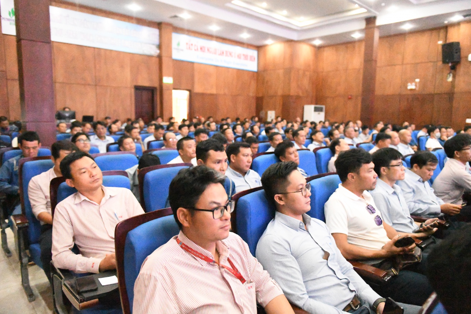 CBCNV BSR tham gia Họp An toàn lần thứ 2 năm 2025, thể hiện tinh thần trách nhiệm cao trong xây dựng môi trường làm việc an toàn và bền vững