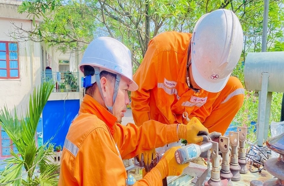 Kỷ lục tiêu thụ điện giữa thời tiết cực đoan: Hệ thống điện đang vận hành ra sao? Kỷ lục tiêu thụ điện giữa thời tiết cực đoan: Hệ thống điện đang vận hành ra sao?