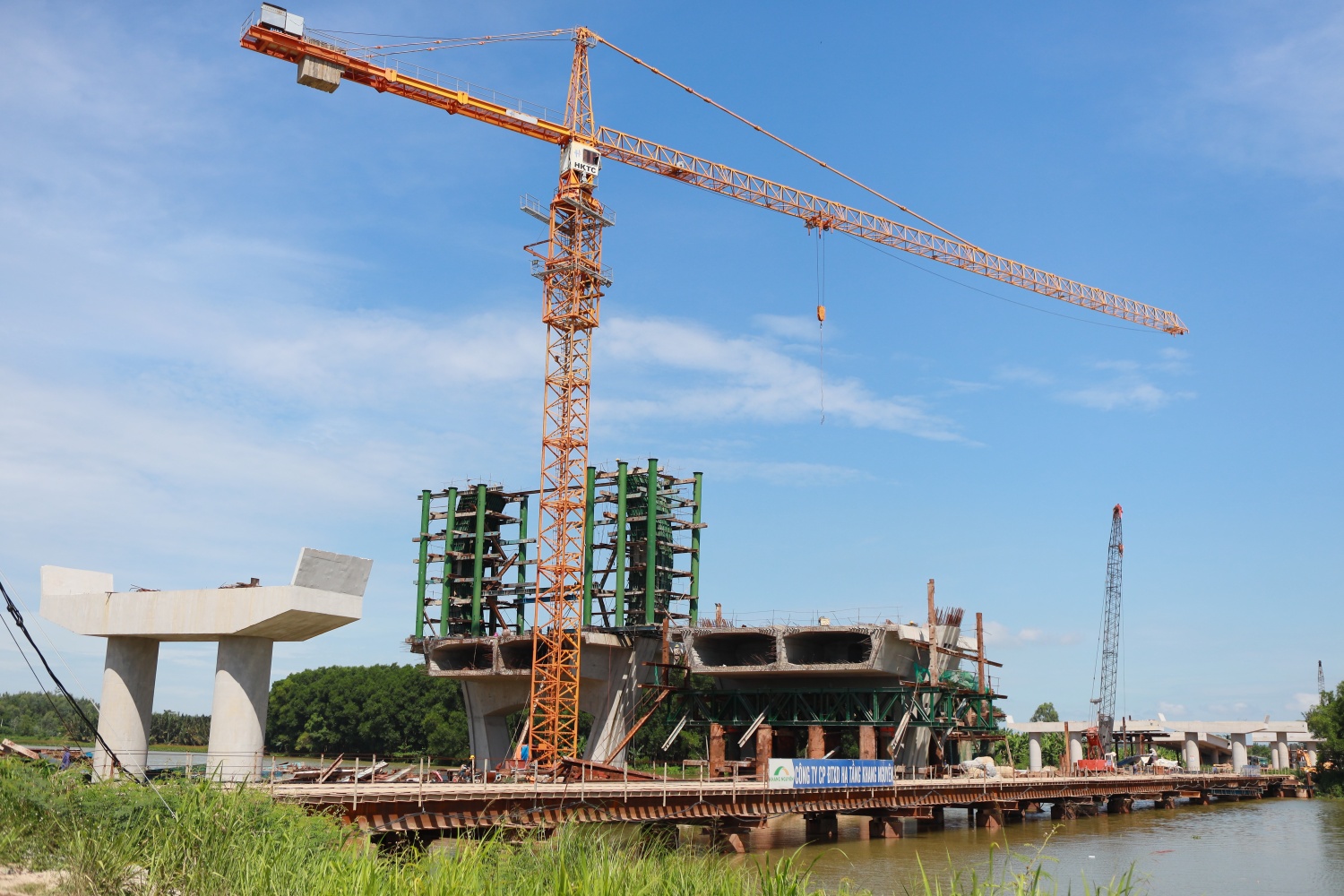 Quảng Ngãi: Tháo gỡ “điểm nghẽn” hạ tầng, khơi thông động lực phát triển cho các đơn vị “đầu tàu kinh tế”