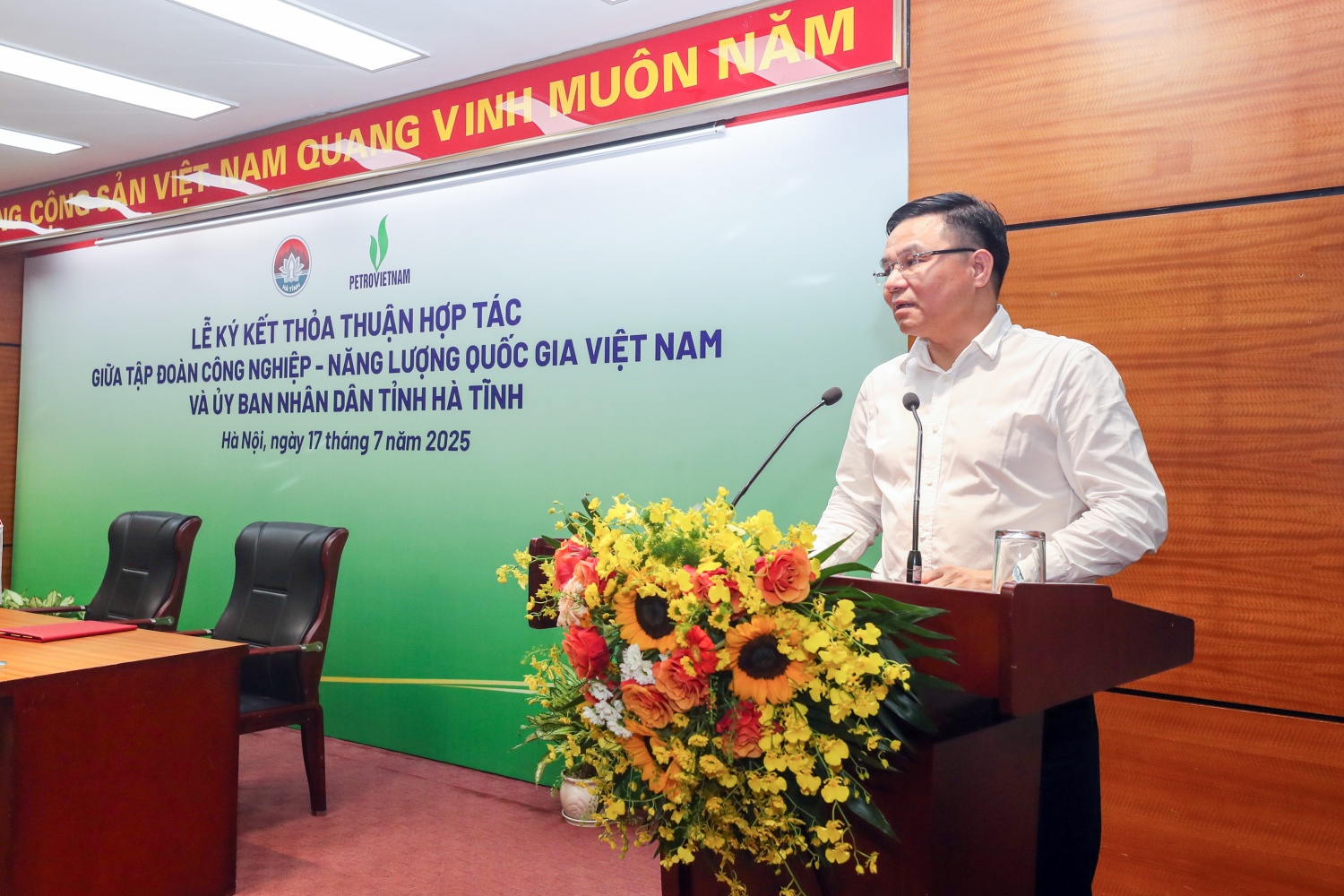 Petrovietnam và tỉnh Hà Tĩnh tăng cường hợp tác phát triển năng lượng và kinh tế địa phương