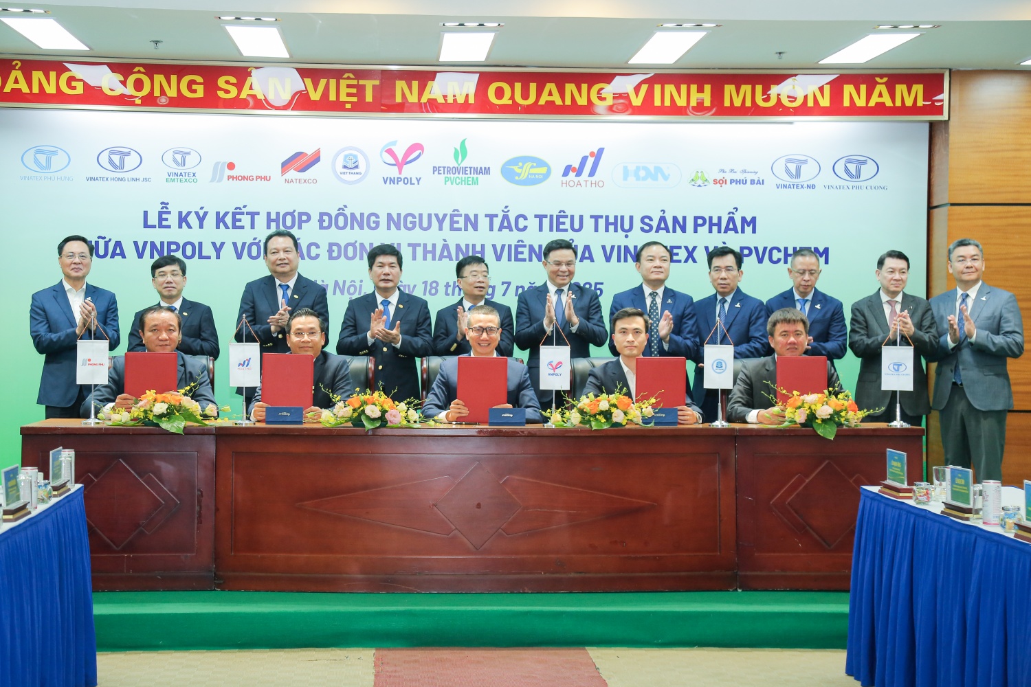 Petrovietnam – VINATEX tạo sự bền vững trong chuỗi cung ứng “hóa chất   xơ sợi – dệt may”